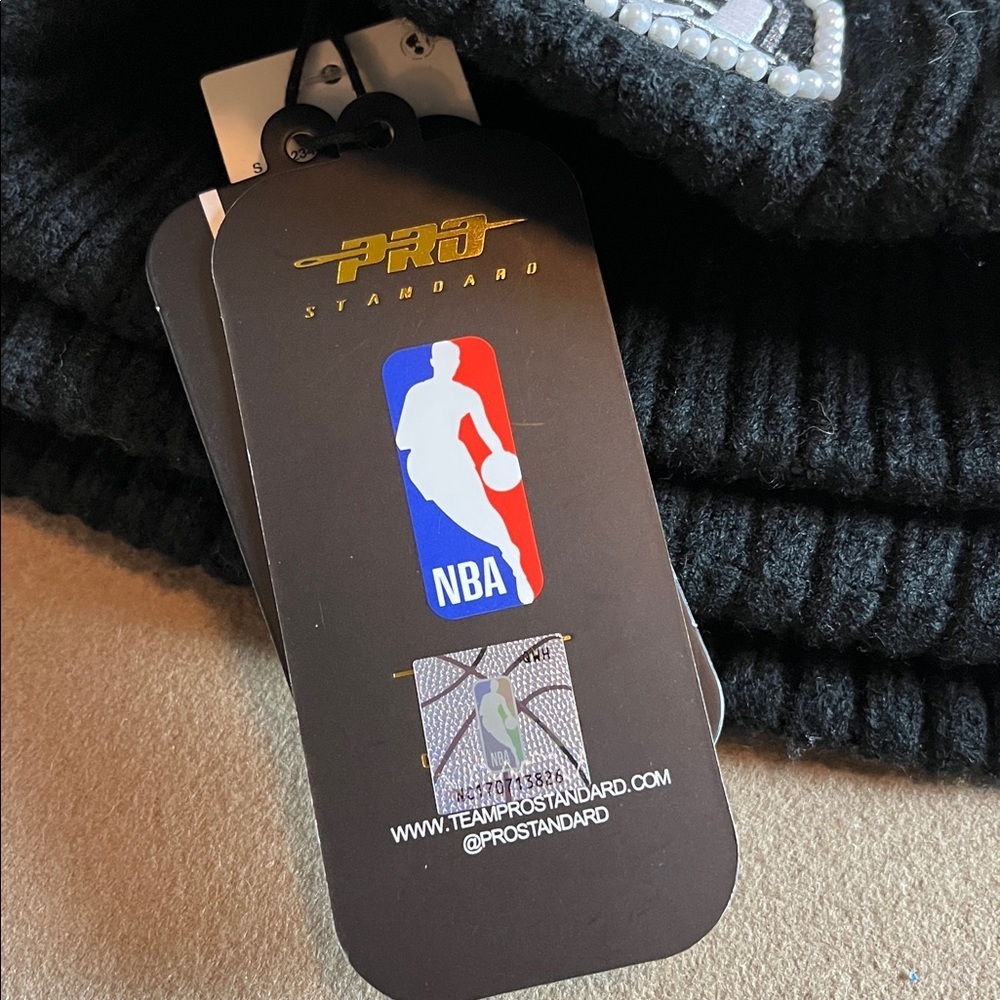 Los Angeles Lakers Pearl Jeweled Black Beanie NWT Pro Standard - OS - Picture 8 of 9